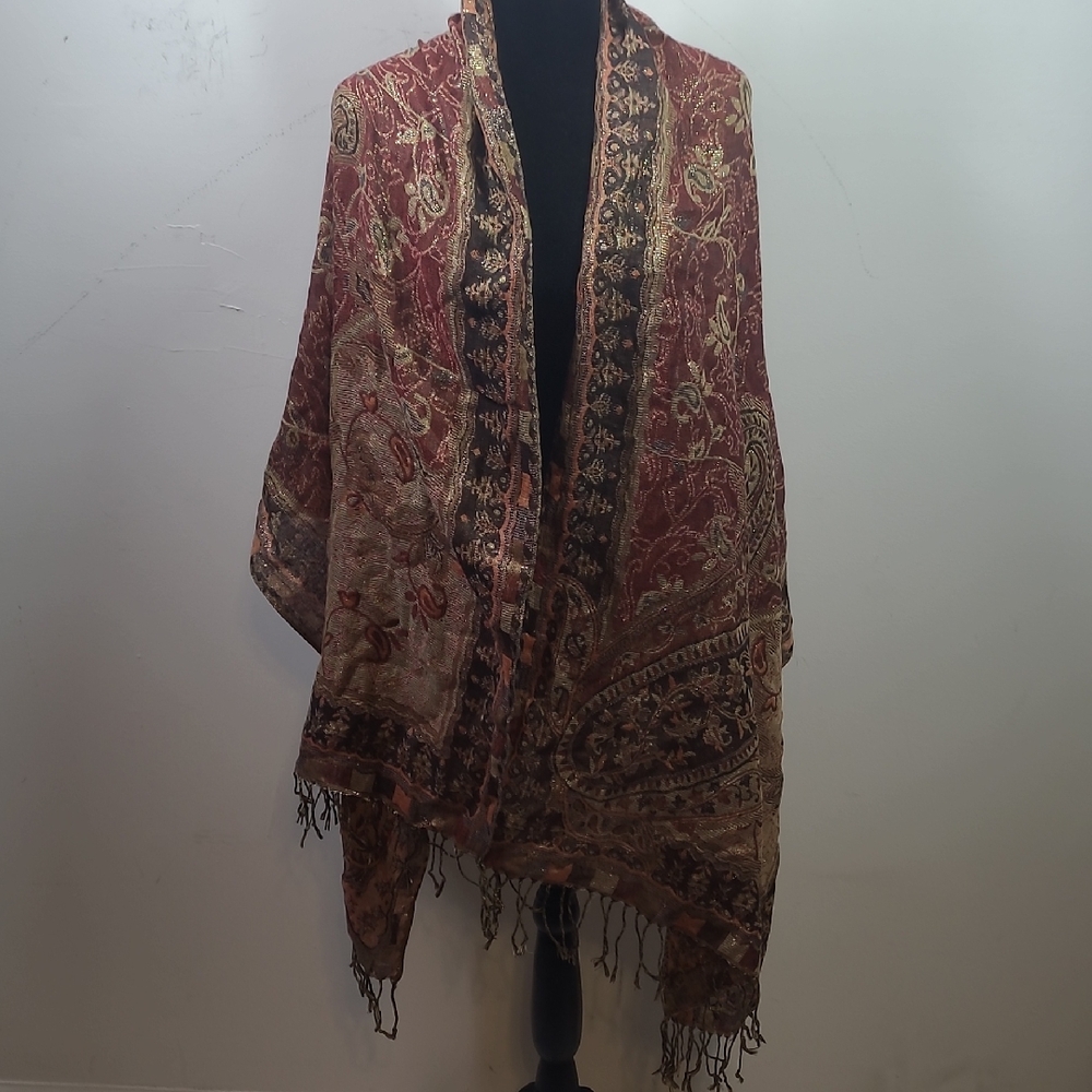 Elegant Paisley Shawl with Fringe